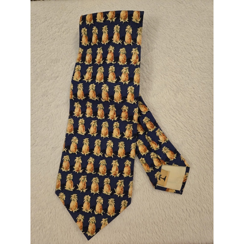 TOMMY BAHAMA Tie Mens 100% Silk Navy w/ Gold Pineapples Necktie Tropics Vacay